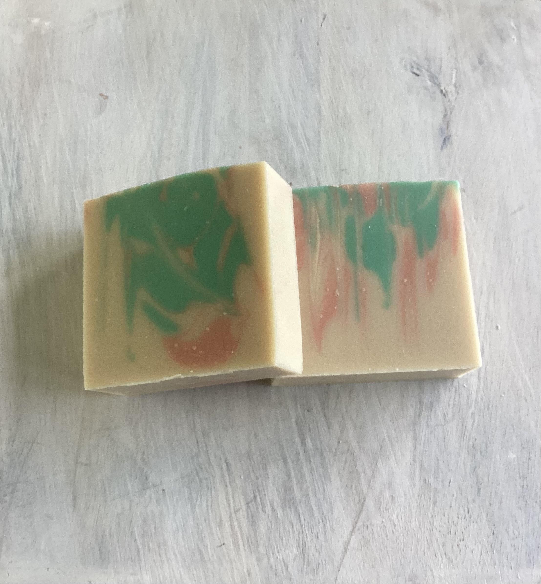 A bold and sophisticated blend that captivates the senses. Fruity and floral top notes create a vibrant opening, while the crisp, fresh scent of apple and the exotic saguano flower add a unique green dimension at the heart. The fragrance is beautifully grounded with a warm base of musk, amber, and patchouli, delivering a woody, resinous finish that’s irresistibly masculine. Ingredients: Goats milk, saponified Lard, Coconut oil, Olive Oil, Canola Oil. Fragrance oil and mica